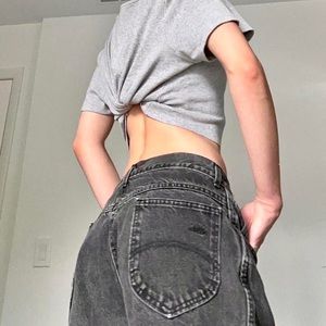 🎱VINTAGE BLACK HIGHWAISTED RAW EDGE SKINNY MOM JEANS🎱